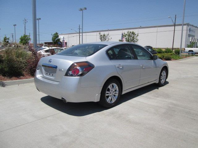 2011 Nissan Altima Unknown