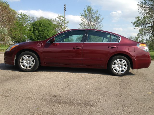2011 Nissan Altima LS NICE