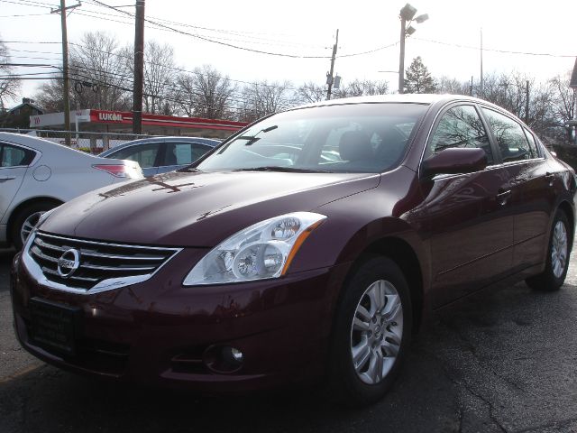 2011 Nissan Altima LS NICE