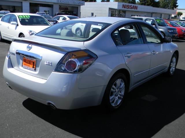 2012 Nissan Altima 4x4 Truck