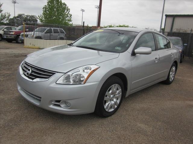 2012 Nissan Altima 4WD Crew Cab 140.5 Laramie