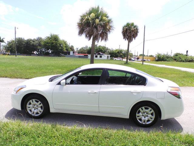2012 Nissan Altima Quad-short-slt-6.7l Diesel-4wd-cd Player