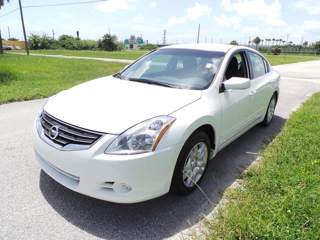 2012 Nissan Altima Quad-short-slt-6.7l Diesel-4wd-cd Player