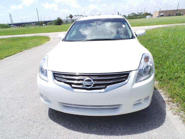 2012 Nissan Altima Quad-short-slt-6.7l Diesel-4wd-cd Player