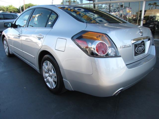 2012 Nissan Altima 4x4 Truck