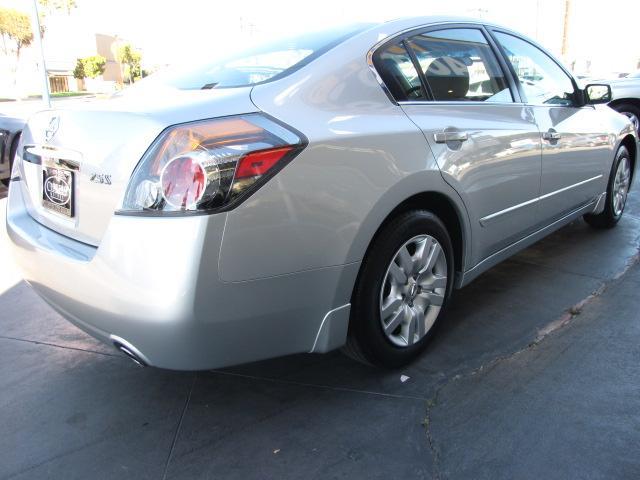 2012 Nissan Altima 4x4 Truck