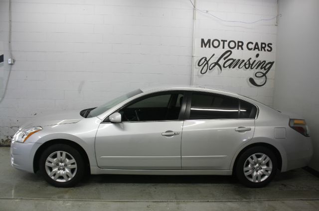 2012 Nissan Altima LS NICE