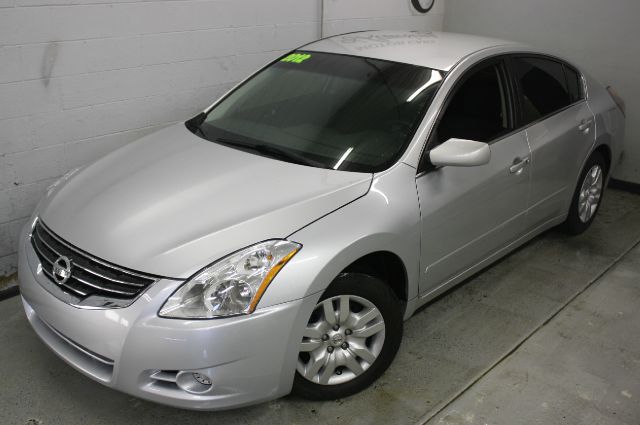 2012 Nissan Altima LS NICE