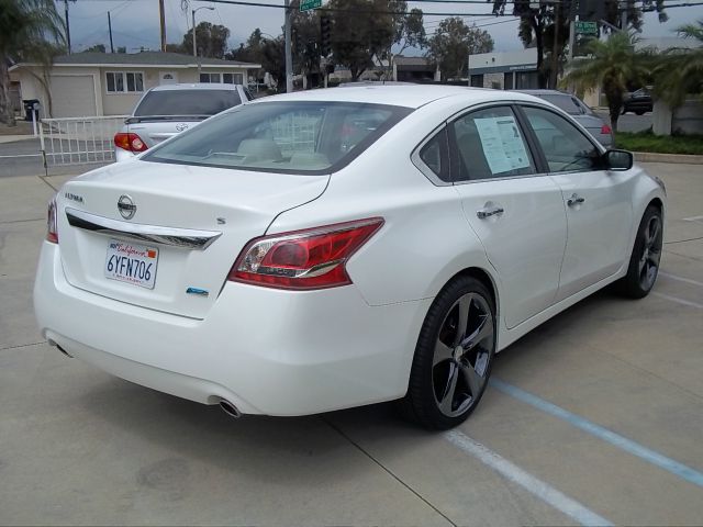 2013 Nissan Altima Pickupslt Quad Cab SWB 4WD 4x4 Truck