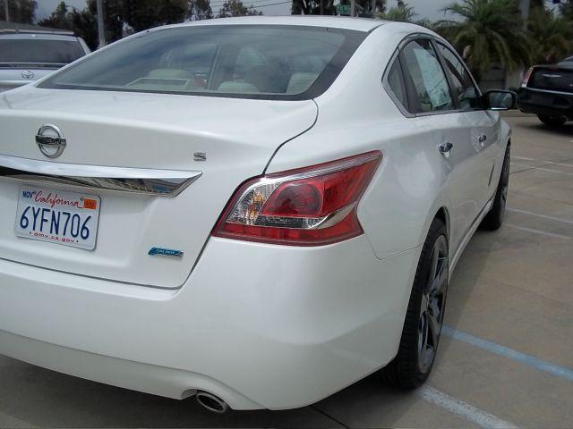 2013 Nissan Altima Pickupslt Quad Cab SWB 4WD 4x4 Truck