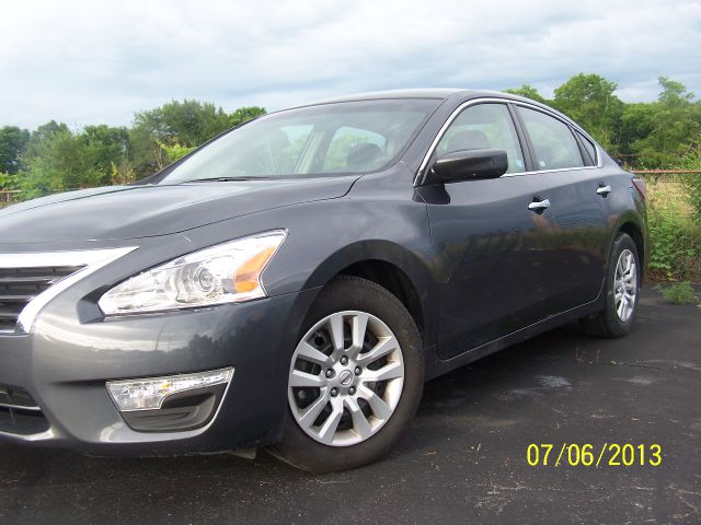 2013 Nissan Altima Pickupslt Quad Cab SWB 4WD 4x4 Truck