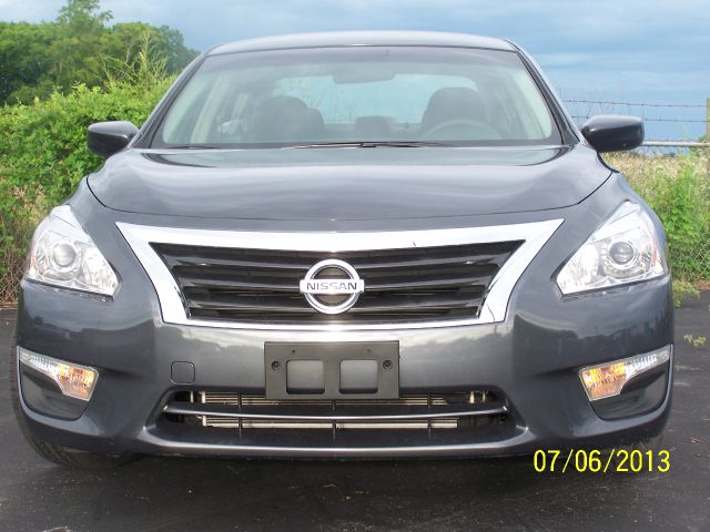 2013 Nissan Altima Pickupslt Quad Cab SWB 4WD 4x4 Truck