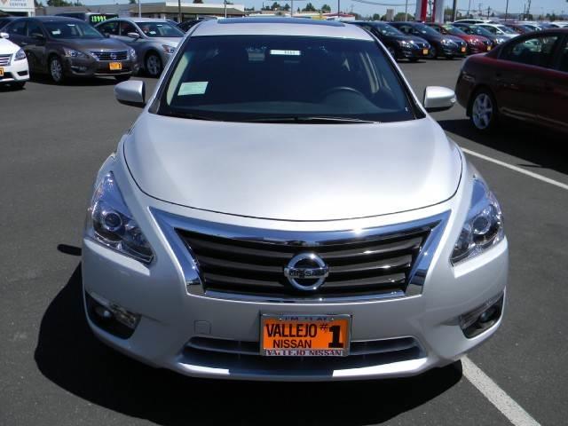 2013 Nissan Altima 5dr HB 5 Auto Hatchback