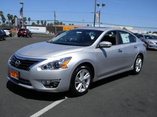 2013 Nissan Altima 5dr HB 5 Auto Hatchback