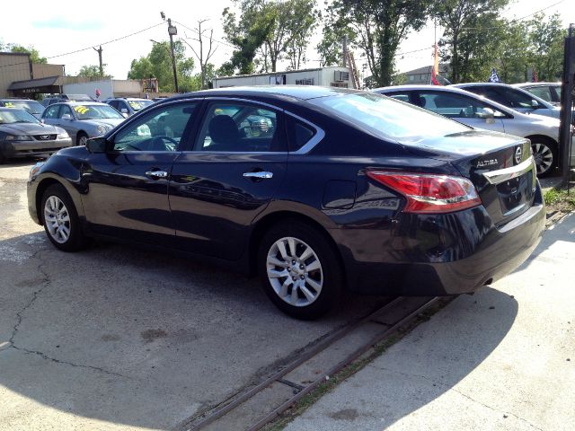 2013 Nissan Altima Pickupslt Quad Cab SWB 4WD 4x4 Truck