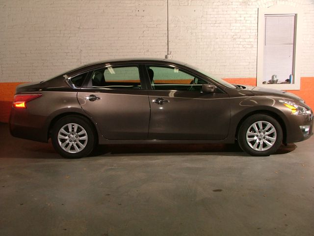 2013 Nissan Altima GS-R