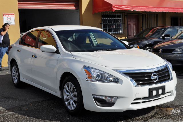 2013 Nissan Altima 2dr Cpe Performance Manual
