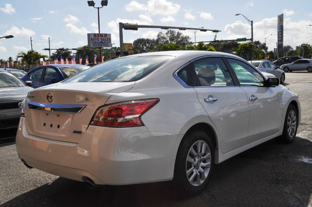2013 Nissan Altima 2dr Cpe Performance Manual