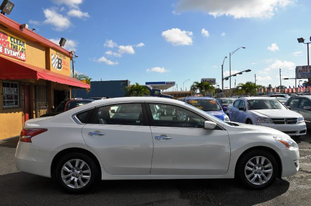 2013 Nissan Altima 2dr Cpe Performance Manual