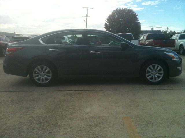 2013 Nissan Altima Pickupslt Quad Cab SWB 4WD 4x4 Truck