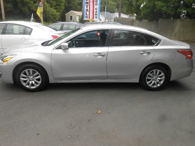 2013 Nissan Altima Pickupslt Quad Cab SWB 4WD 4x4 Truck