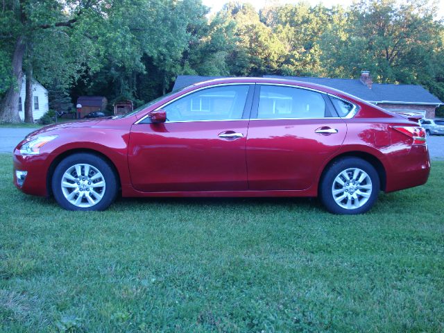 2013 Nissan Altima Pickupslt Quad Cab SWB 4WD 4x4 Truck