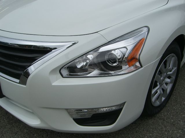 2013 Nissan Altima Pickupslt Quad Cab SWB 4WD 4x4 Truck
