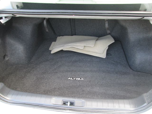 2013 Nissan Altima Crew-short-slt-classic-6.6l Diesel-4wd-1 Owner