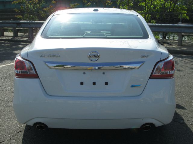 2013 Nissan Altima Crew-short-slt-classic-6.6l Diesel-4wd-1 Owner