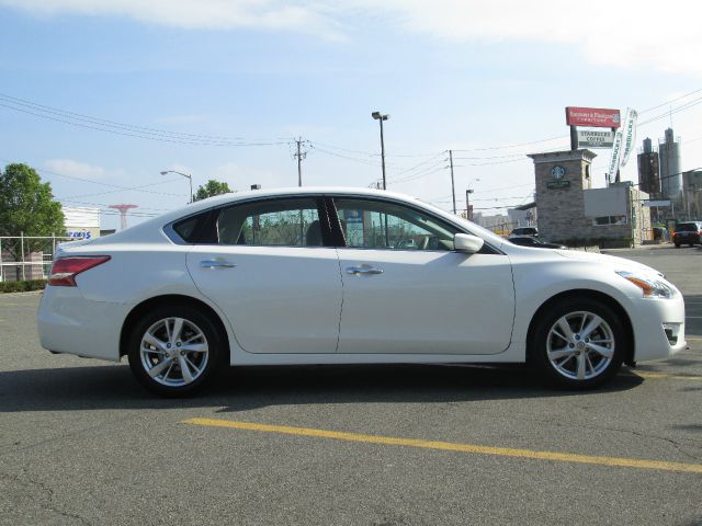 2013 Nissan Altima Crew-short-slt-classic-6.6l Diesel-4wd-1 Owner