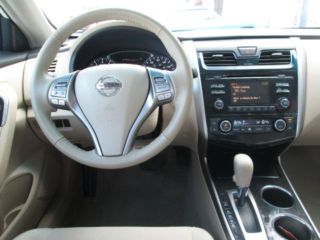 2013 Nissan Altima Crew-short-slt-classic-6.6l Diesel-4wd-1 Owner