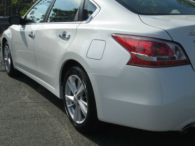 2013 Nissan Altima Crew-short-slt-classic-6.6l Diesel-4wd-1 Owner