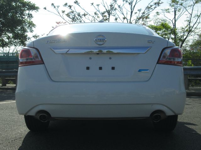 2013 Nissan Altima Crew-short-slt-classic-6.6l Diesel-4wd-1 Owner