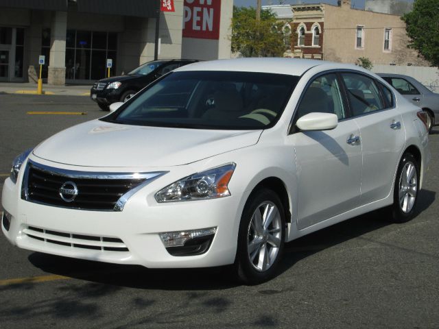 2013 Nissan Altima Crew-short-slt-classic-6.6l Diesel-4wd-1 Owner