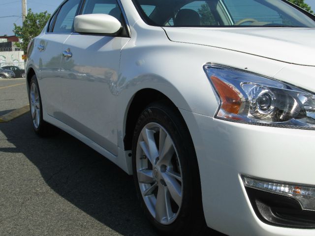 2013 Nissan Altima Crew-short-slt-classic-6.6l Diesel-4wd-1 Owner
