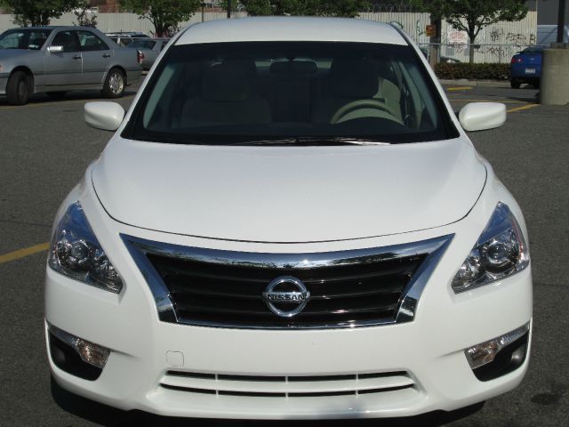2013 Nissan Altima Crew-short-slt-classic-6.6l Diesel-4wd-1 Owner