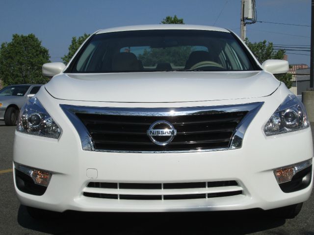 2013 Nissan Altima Crew-short-slt-classic-6.6l Diesel-4wd-1 Owner