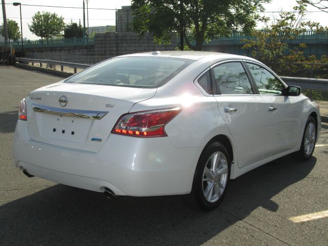 2013 Nissan Altima Crew-short-slt-classic-6.6l Diesel-4wd-1 Owner
