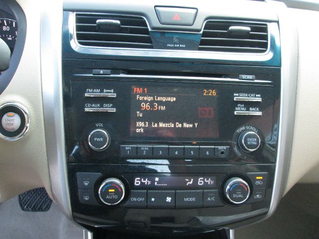 2013 Nissan Altima Crew-short-slt-classic-6.6l Diesel-4wd-1 Owner