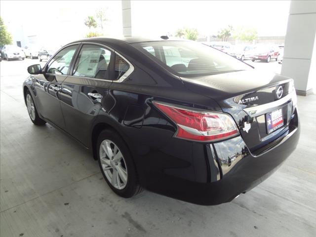2014 Nissan Altima Crew-short-slt-classic-6.6l Diesel-4wd-1 Owner