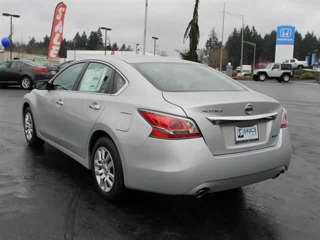 2014 Nissan Altima GS-R