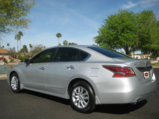 2014 Nissan Altima Pickupslt Quad Cab SWB 4WD 4x4 Truck