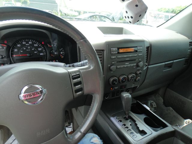 2004 Nissan Armada LS 2 WD