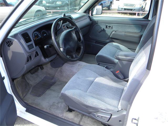 1998 Nissan Frontier LT Extended Minivan 4D