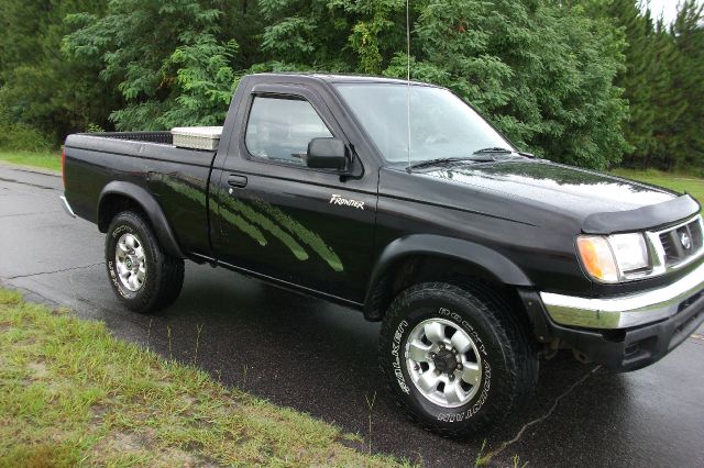 1998 Nissan Frontier SLE - Sunroof 4x4 At Brook