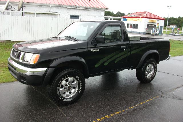 1998 Nissan Frontier SLE - Sunroof 4x4 At Brook