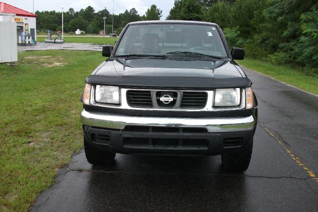 1998 Nissan Frontier SLE - Sunroof 4x4 At Brook