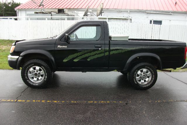 1998 Nissan Frontier SLE - Sunroof 4x4 At Brook