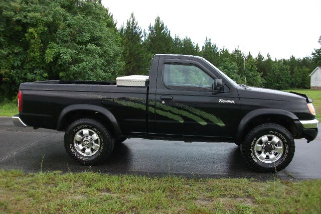 1998 Nissan Frontier SLE - Sunroof 4x4 At Brook