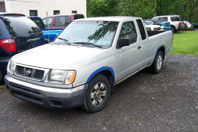 1999 Nissan Frontier SE 2WD